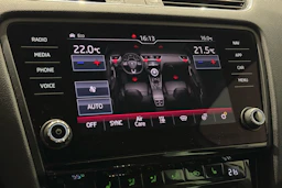 valkoinen Skoda Octavia 2019 kuva 58.