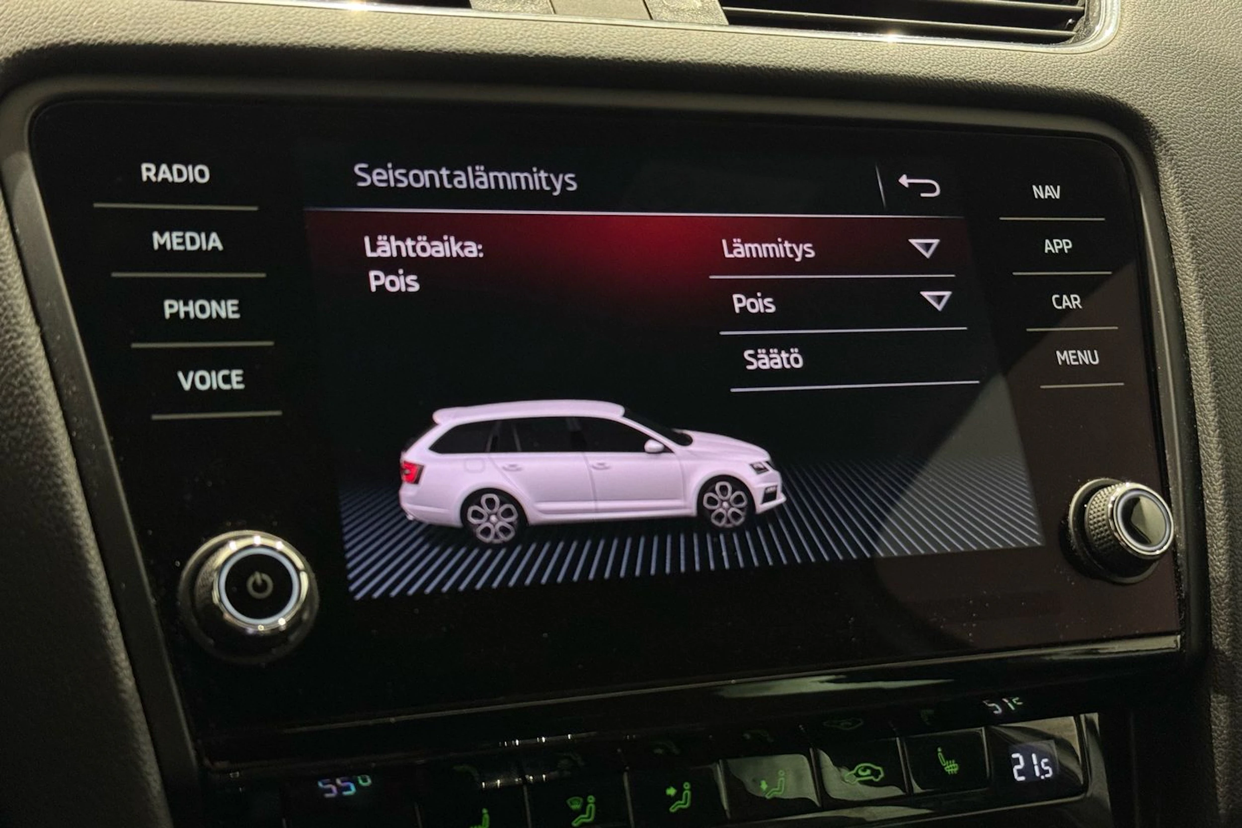 valkoinen Skoda Octavia 2019 kuva 59.