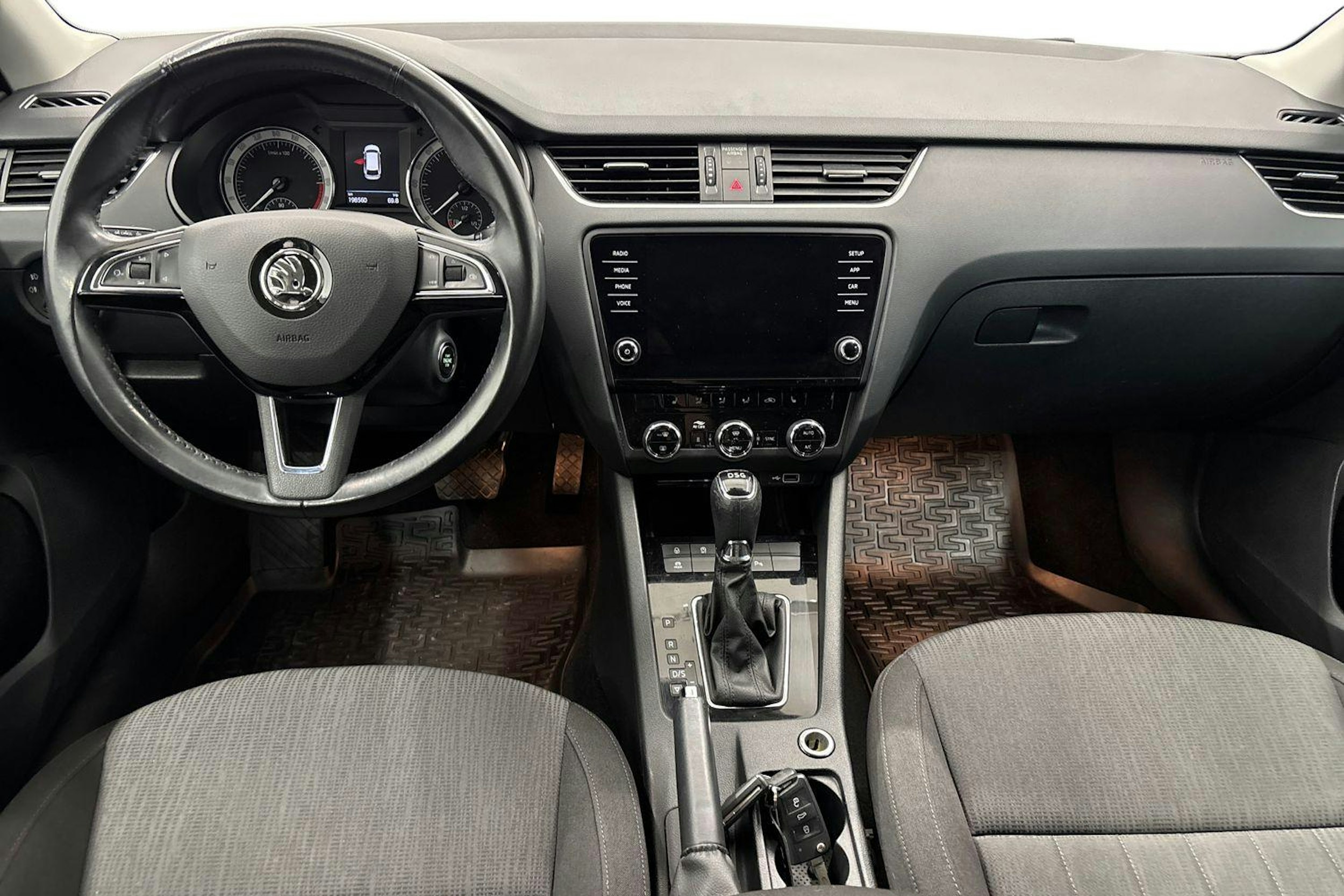 musta Skoda Octavia 2019 kuva 9.