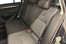 musta Skoda Octavia 2019 kuva 10.