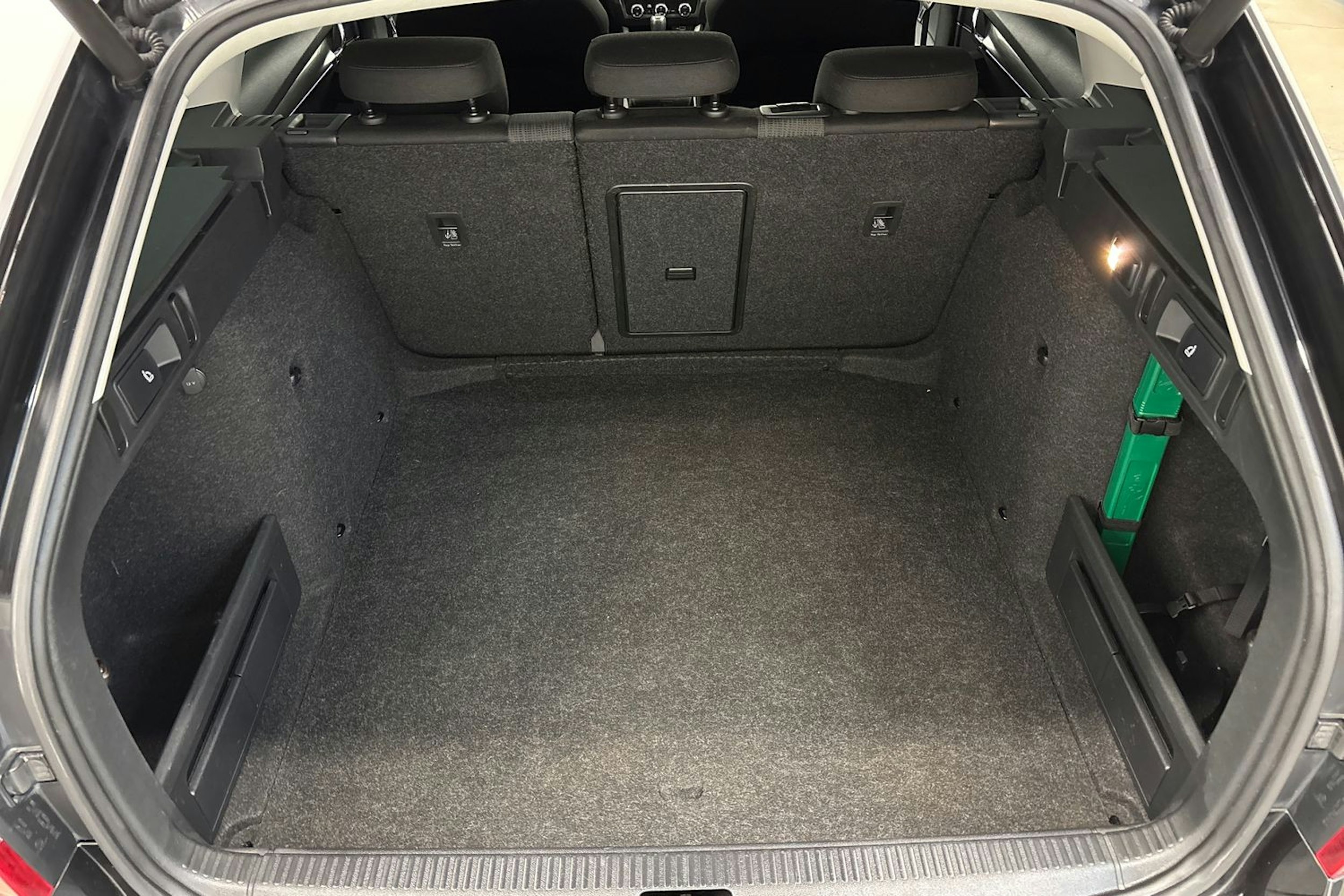 musta Skoda Octavia 2019 kuva 15.