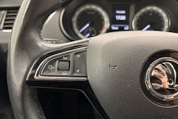 musta Skoda Octavia 2019 kuva 18.