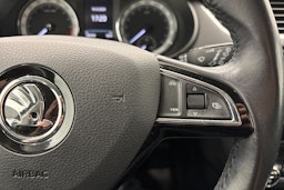 musta Skoda Octavia 2019 kuva 19.