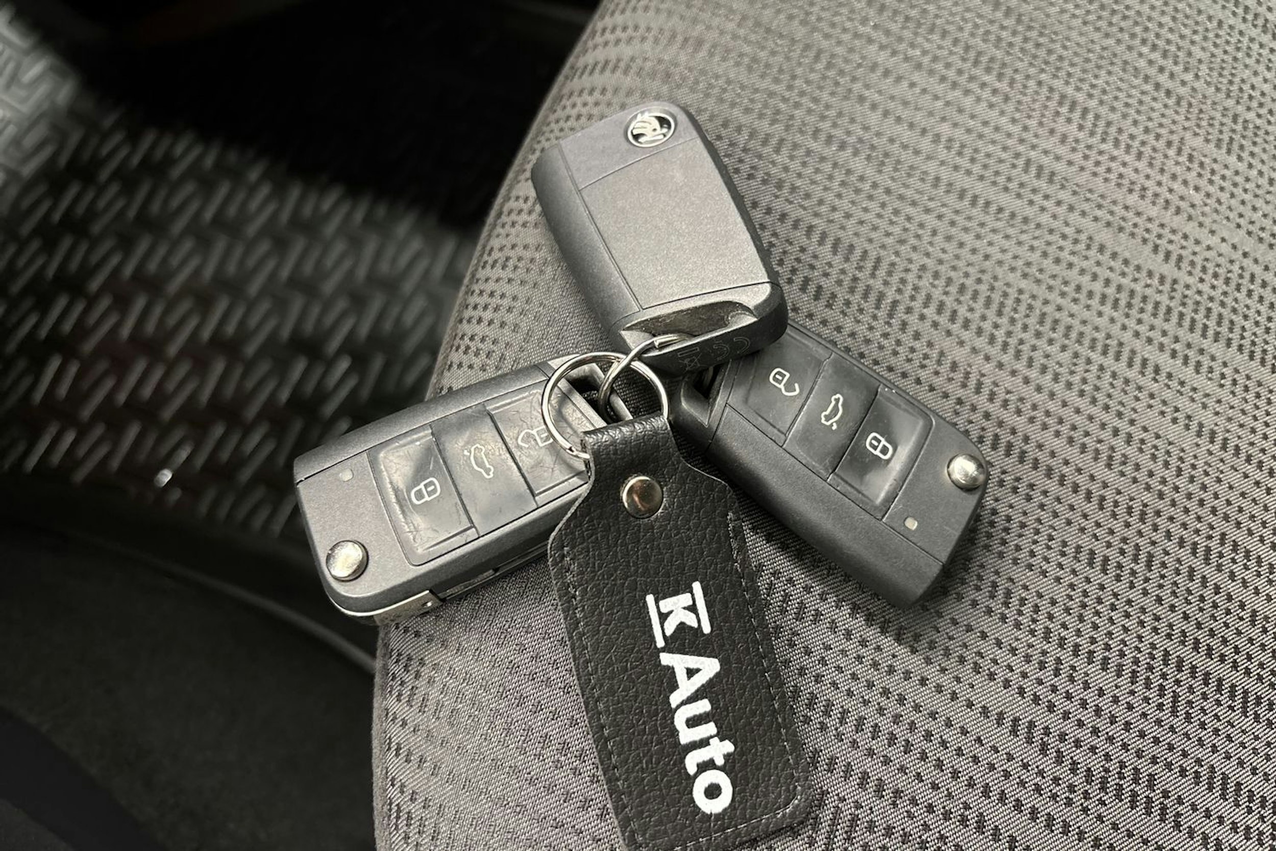 musta Skoda Octavia 2019 kuva 22.