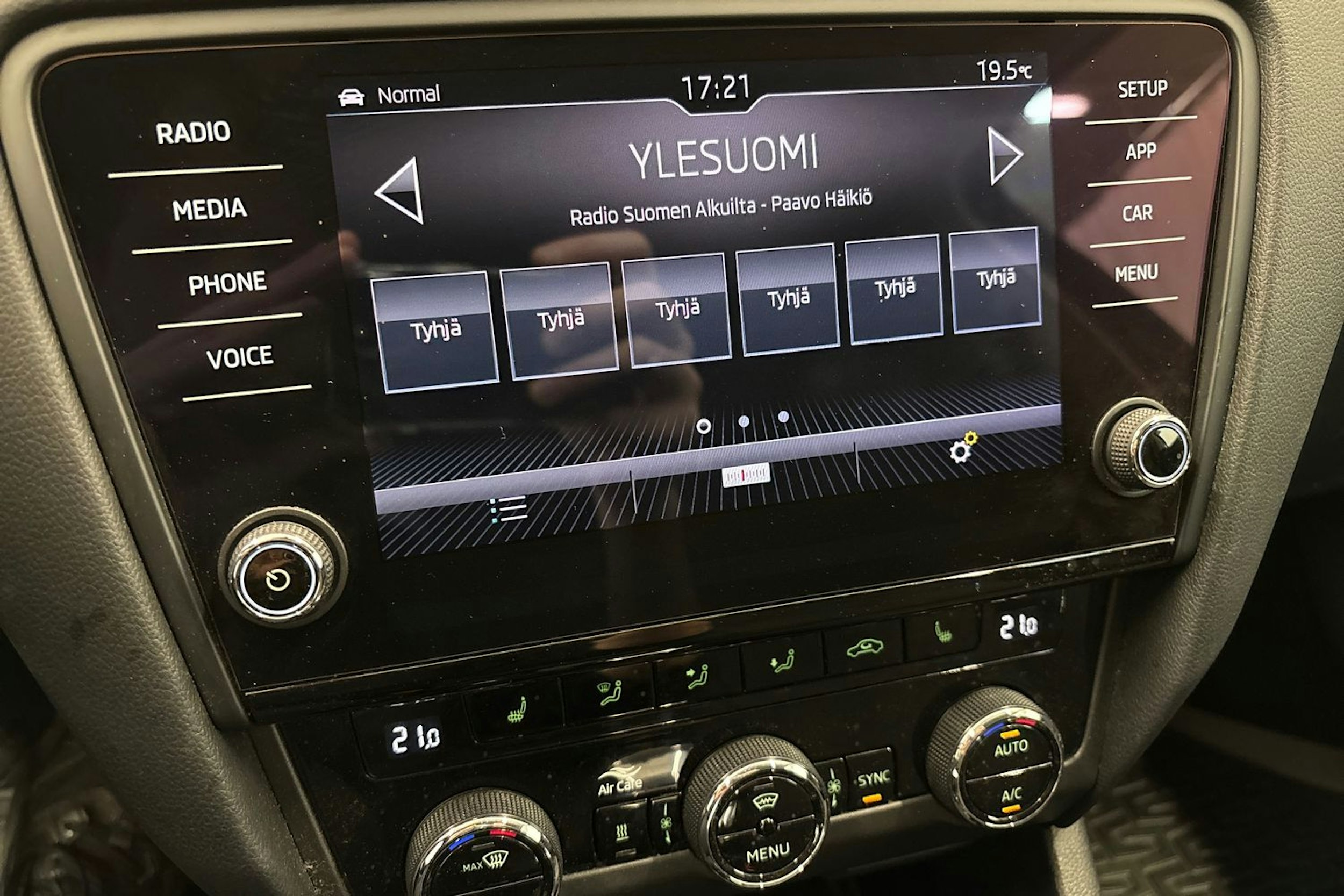 musta Skoda Octavia 2019 kuva 23.