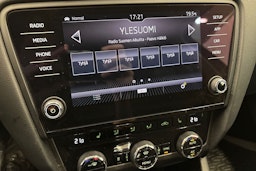 musta Skoda Octavia 2019 kuva 23.