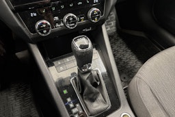 musta Skoda Octavia 2019 kuva 24.