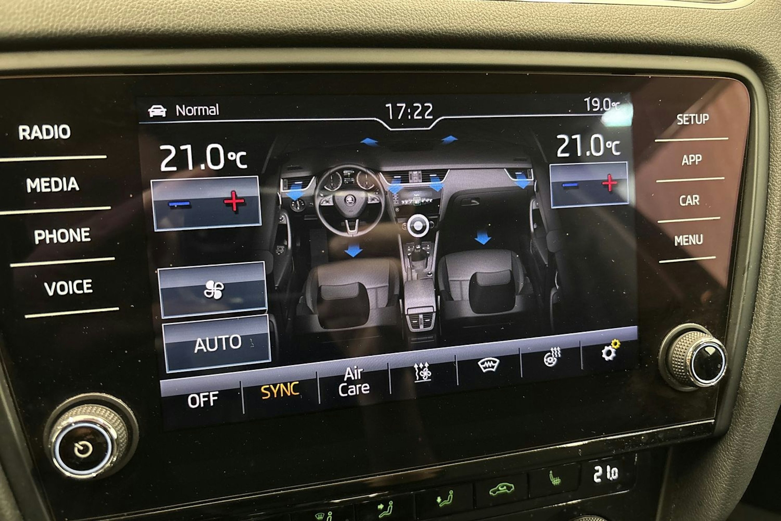 musta Skoda Octavia 2019 kuva 27.