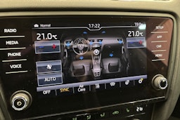 musta Skoda Octavia 2019 kuva 27.