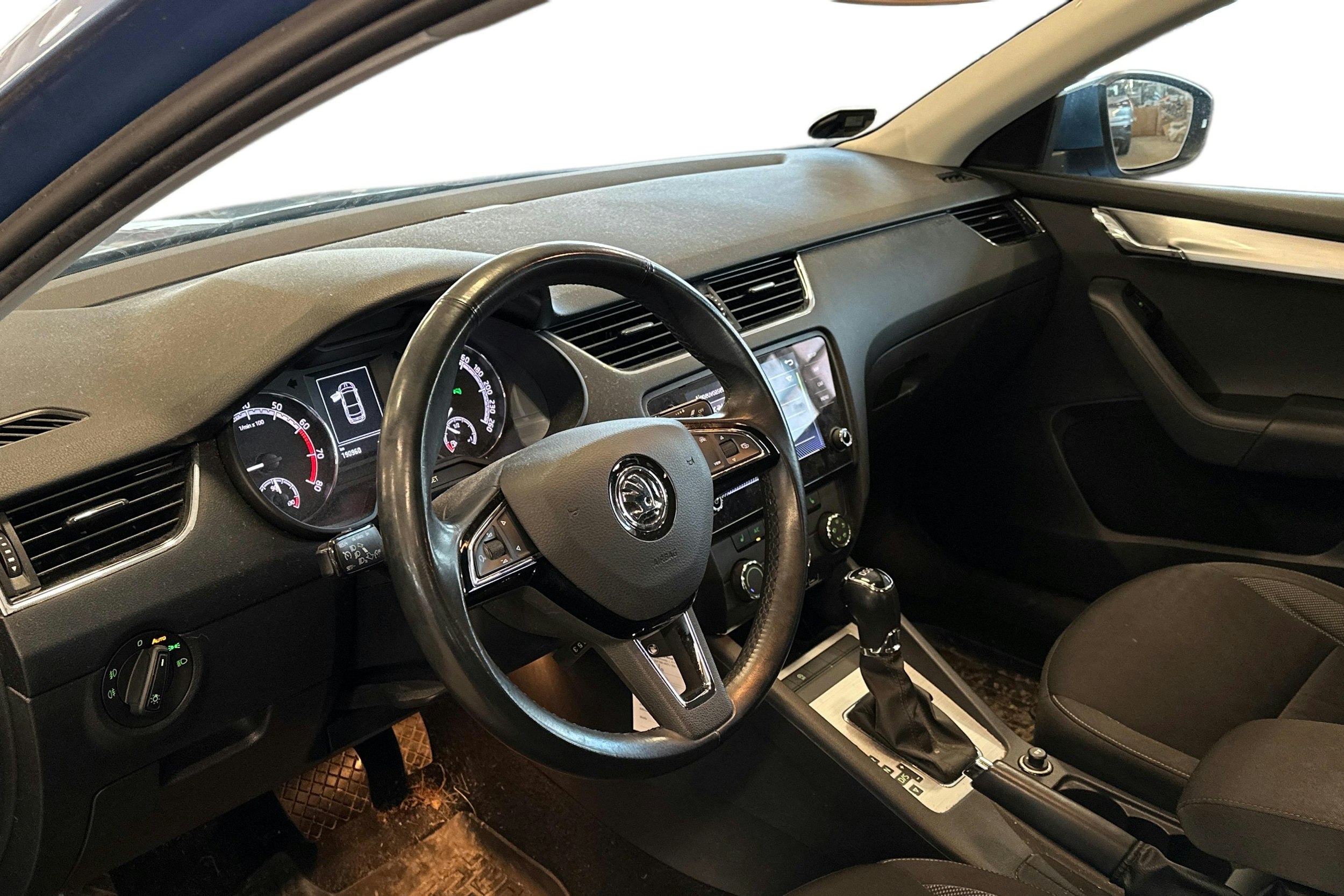 sininen Skoda Octavia 2019 kuva 3.