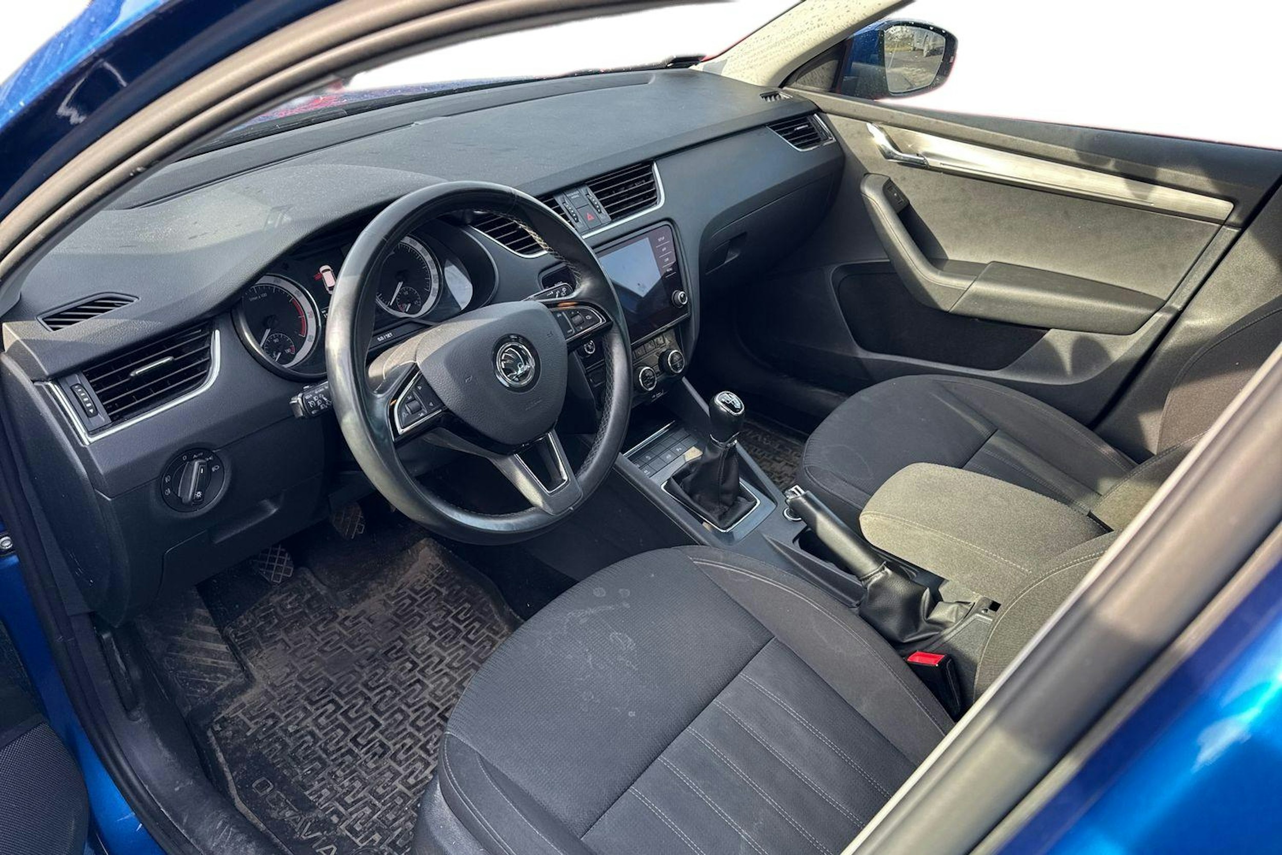 sininen Skoda Octavia 2019 kuva 3.
