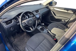 sininen Skoda Octavia 2019 kuva 3.