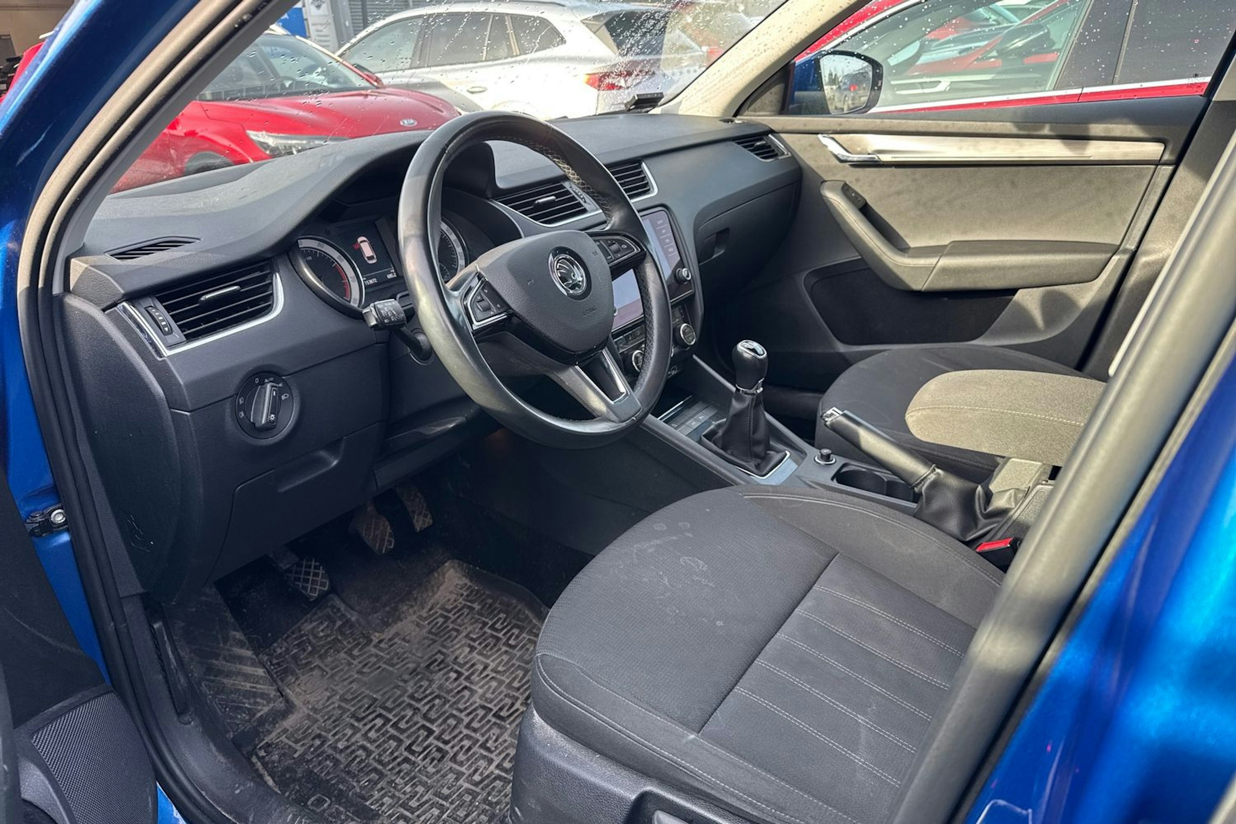 sininen Skoda Octavia 2019 kuva 4.