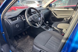 sininen Skoda Octavia 2019 kuva 4.
