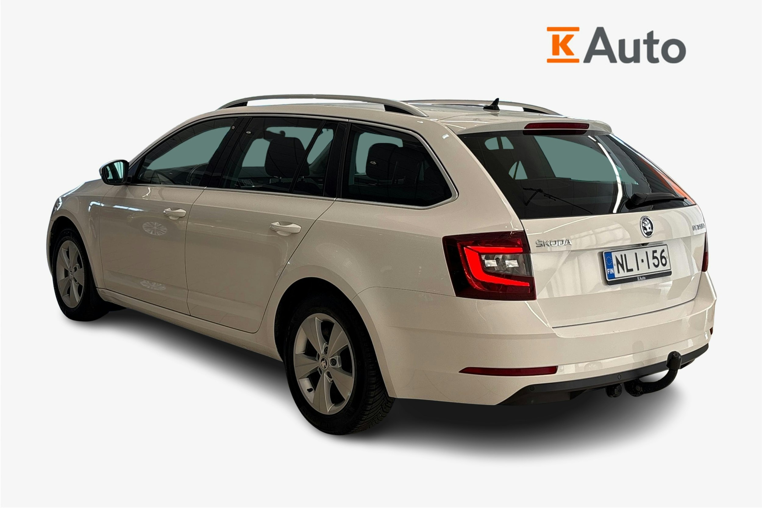 valkoinen Skoda Octavia 2019 kuva 2.