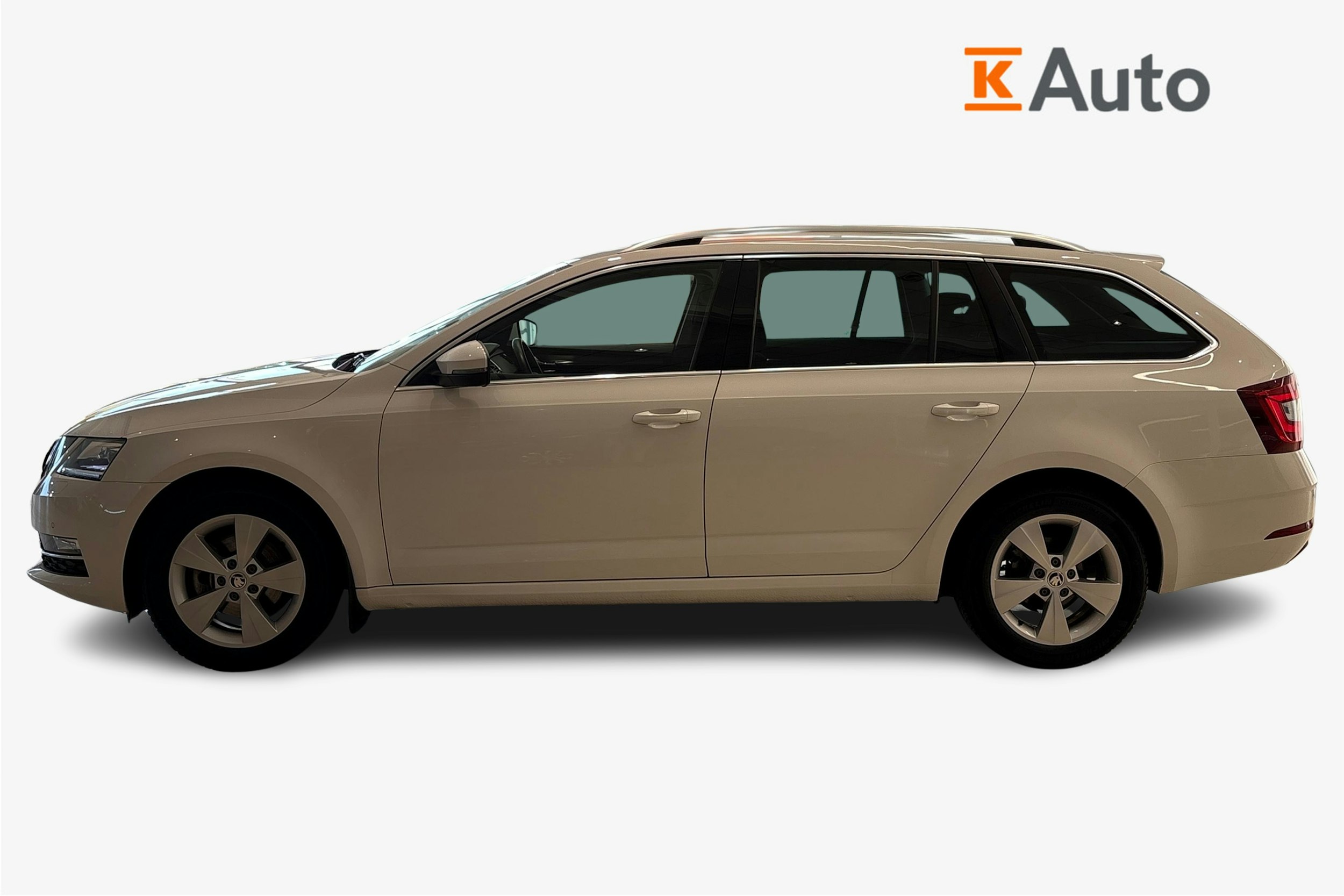 valkoinen Skoda Octavia 2019 kuva 6.