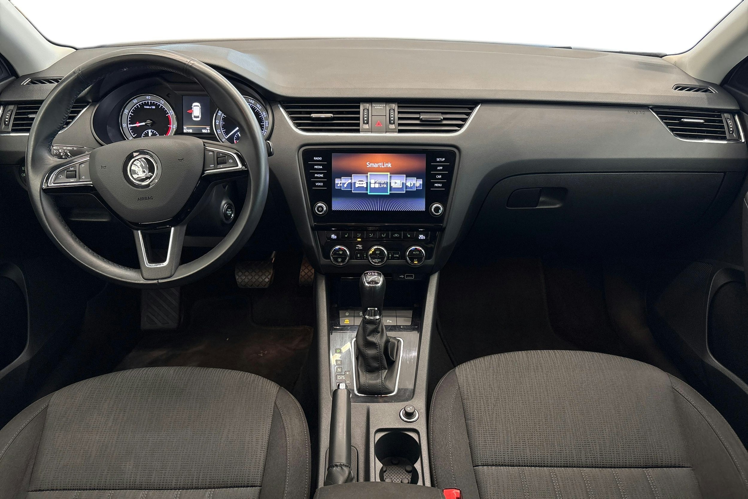 valkoinen Skoda Octavia 2019 kuva 9.