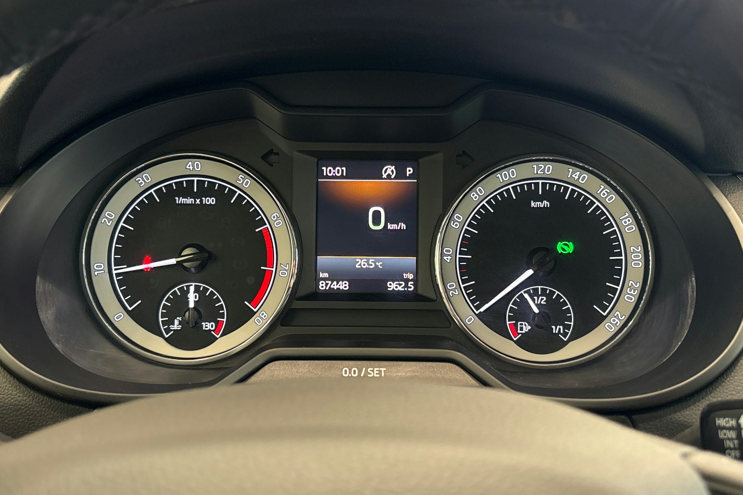 valkoinen Skoda Octavia 2019 kuva 17.