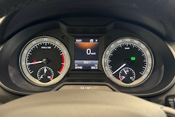 valkoinen Skoda Octavia 2019 kuva 17.