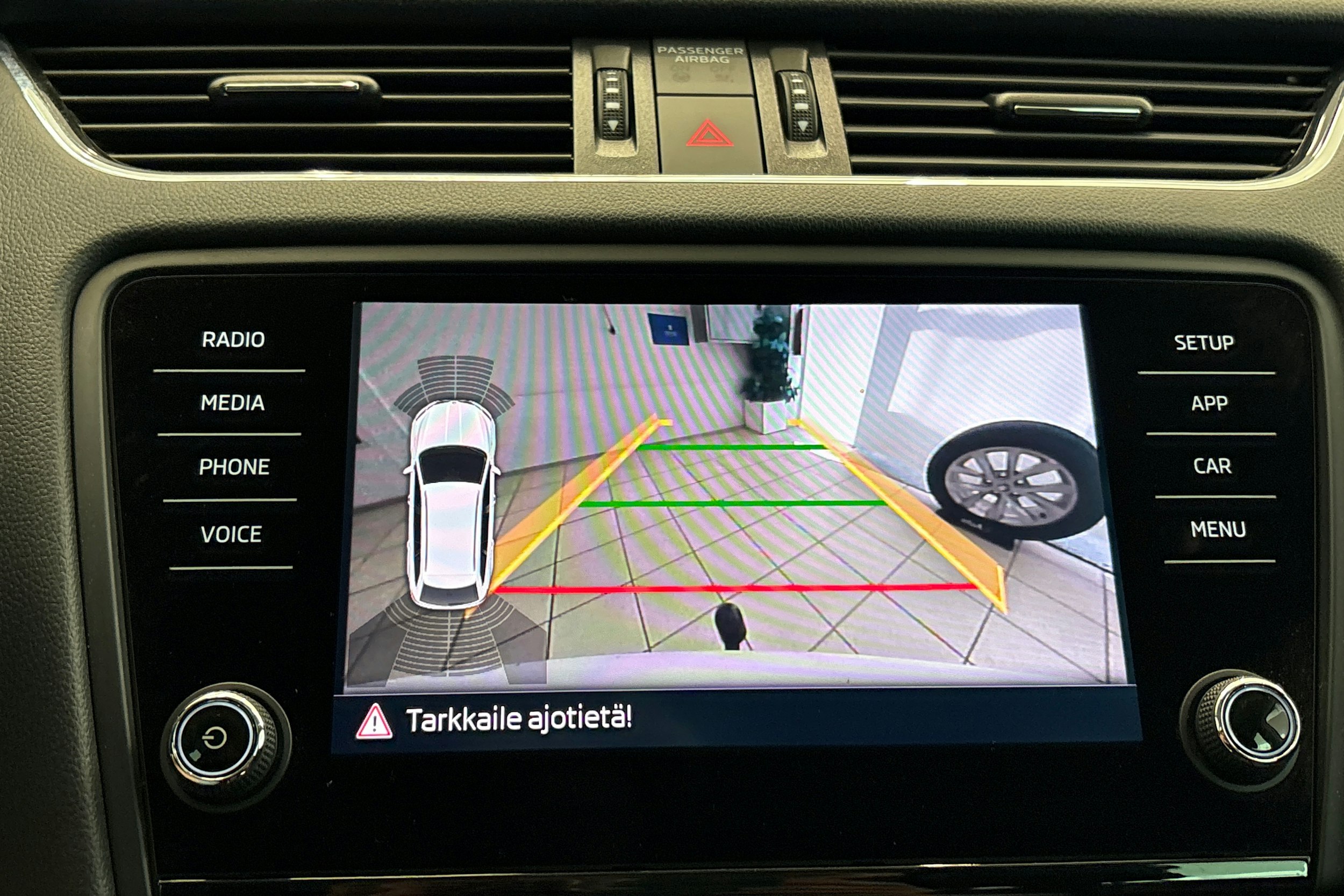 valkoinen Skoda Octavia 2019 kuva 23.