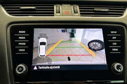 valkoinen Skoda Octavia 2019 kuva 23.