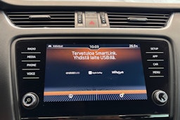 valkoinen Skoda Octavia 2019 kuva 24.