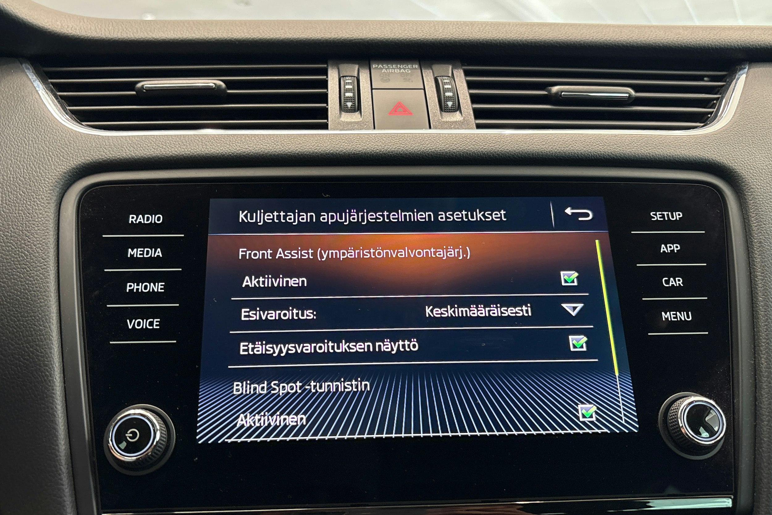 valkoinen Skoda Octavia 2019 kuva 25.