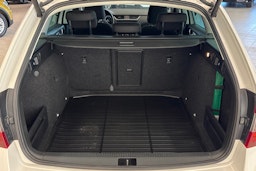 valkoinen Skoda Octavia 2019 kuva 28.