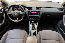 ruskea (beige) Skoda Octavia 2019 kuva 7.