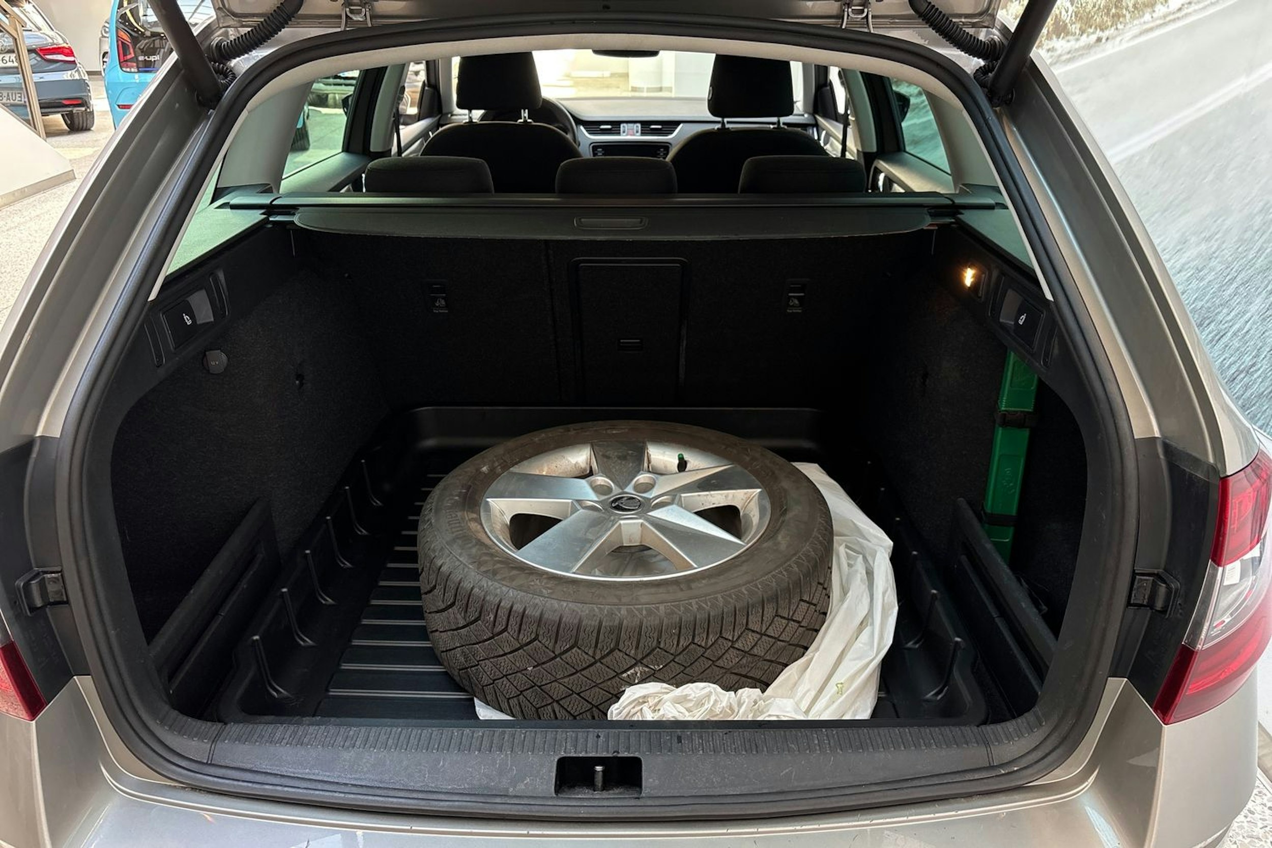 ruskea (beige) Skoda Octavia 2019 kuva 11.