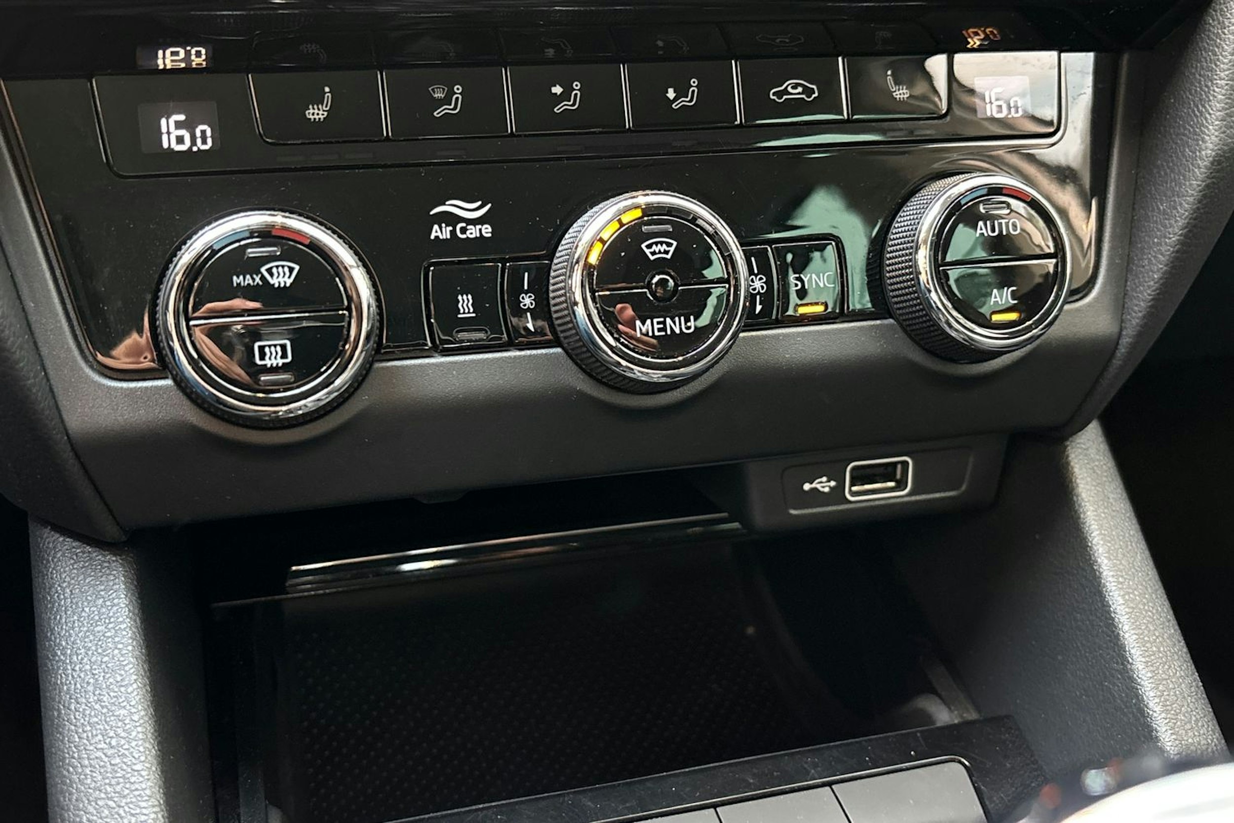 ruskea (beige) Skoda Octavia 2019 kuva 27.