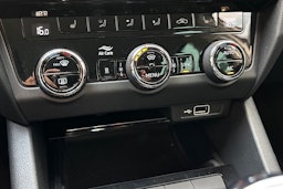 ruskea (beige) Skoda Octavia 2019 kuva 27.