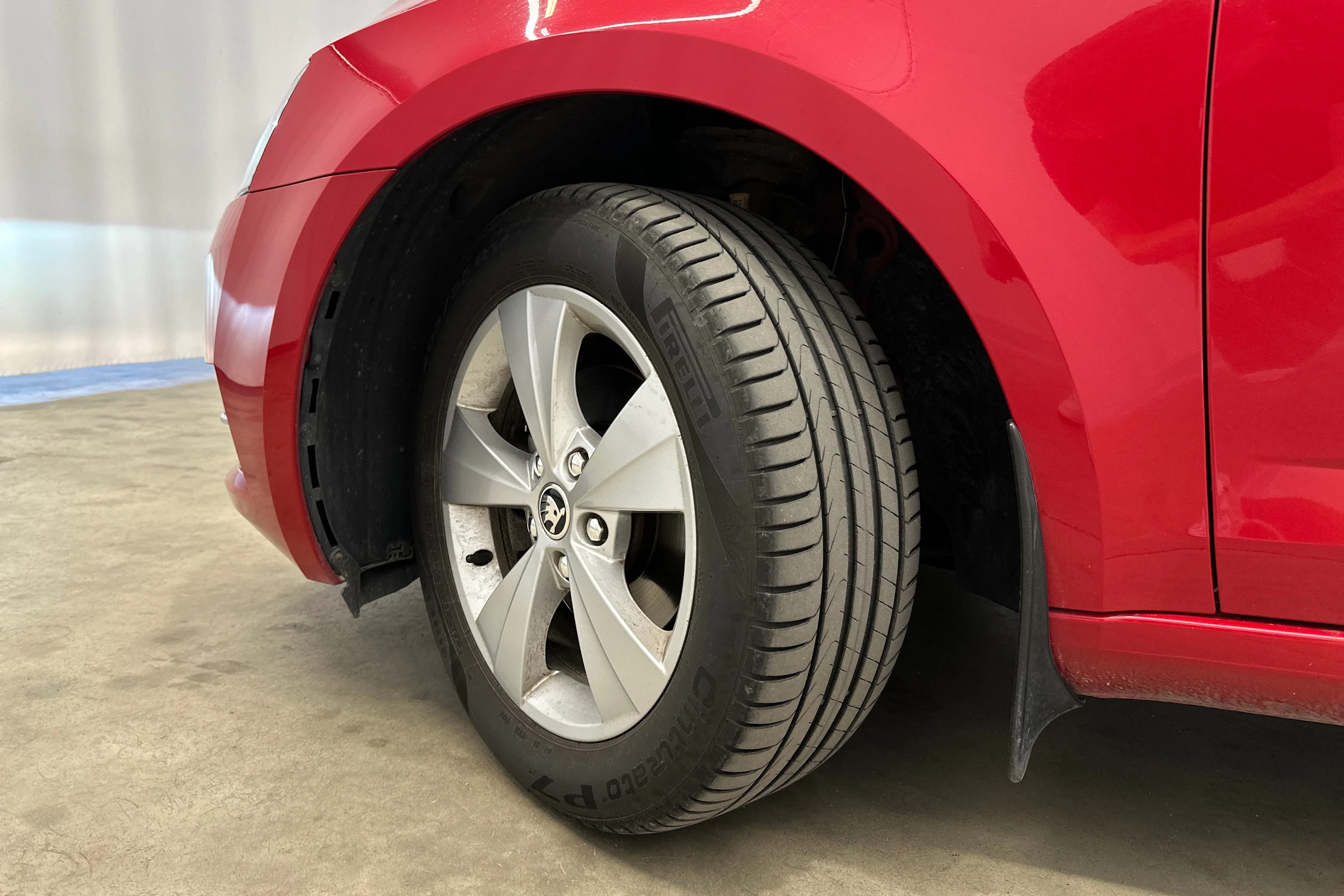 punainen Skoda Octavia 2019 kuva 6.