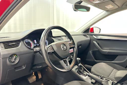 punainen Skoda Octavia 2019 kuva 10.