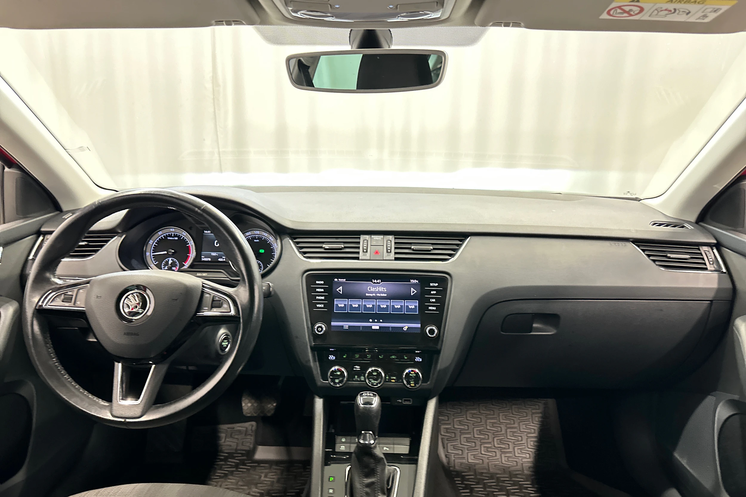 punainen Skoda Octavia 2019 kuva 11.