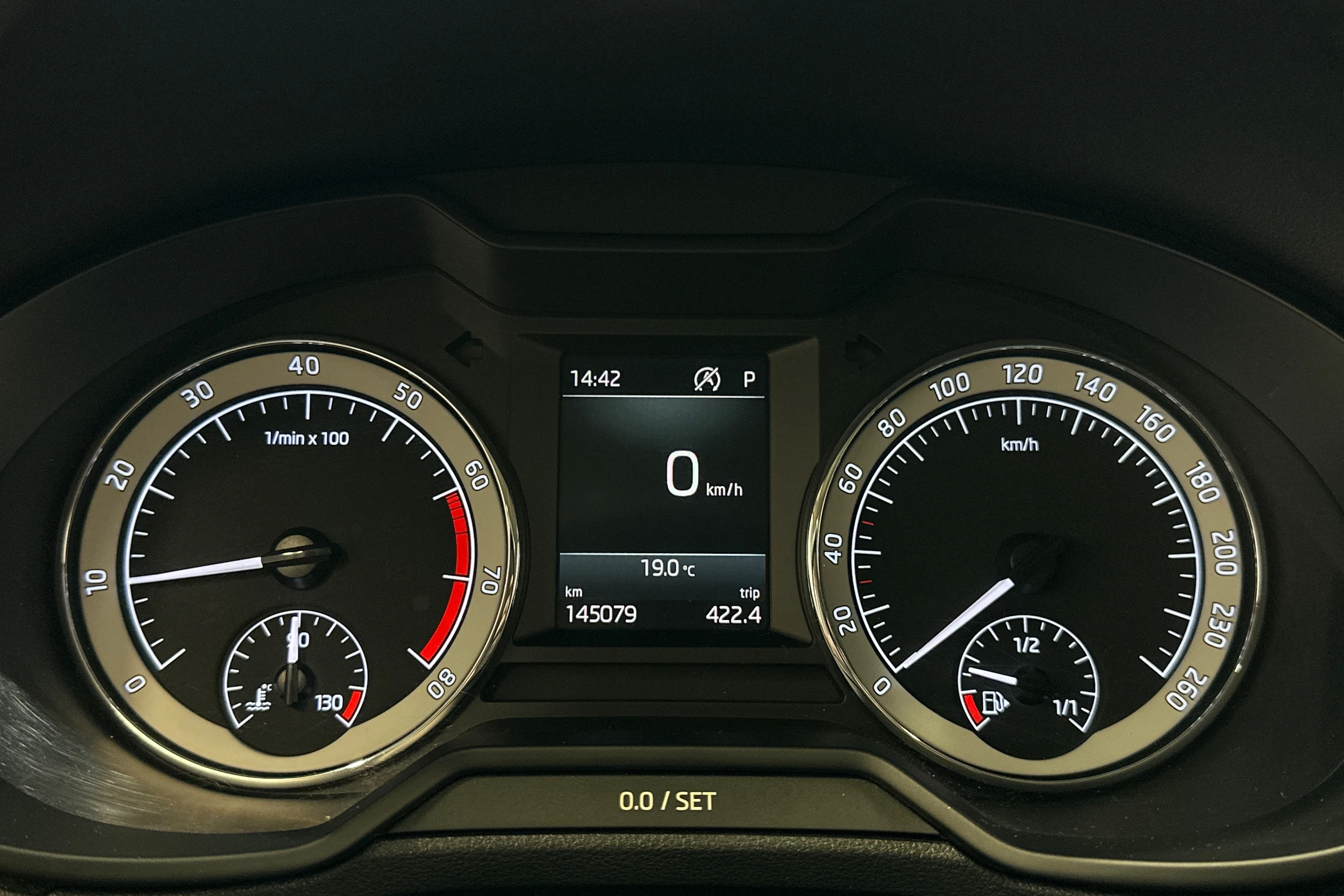 punainen Skoda Octavia 2019 kuva 15.