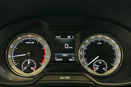 punainen Skoda Octavia 2019 kuva 15.