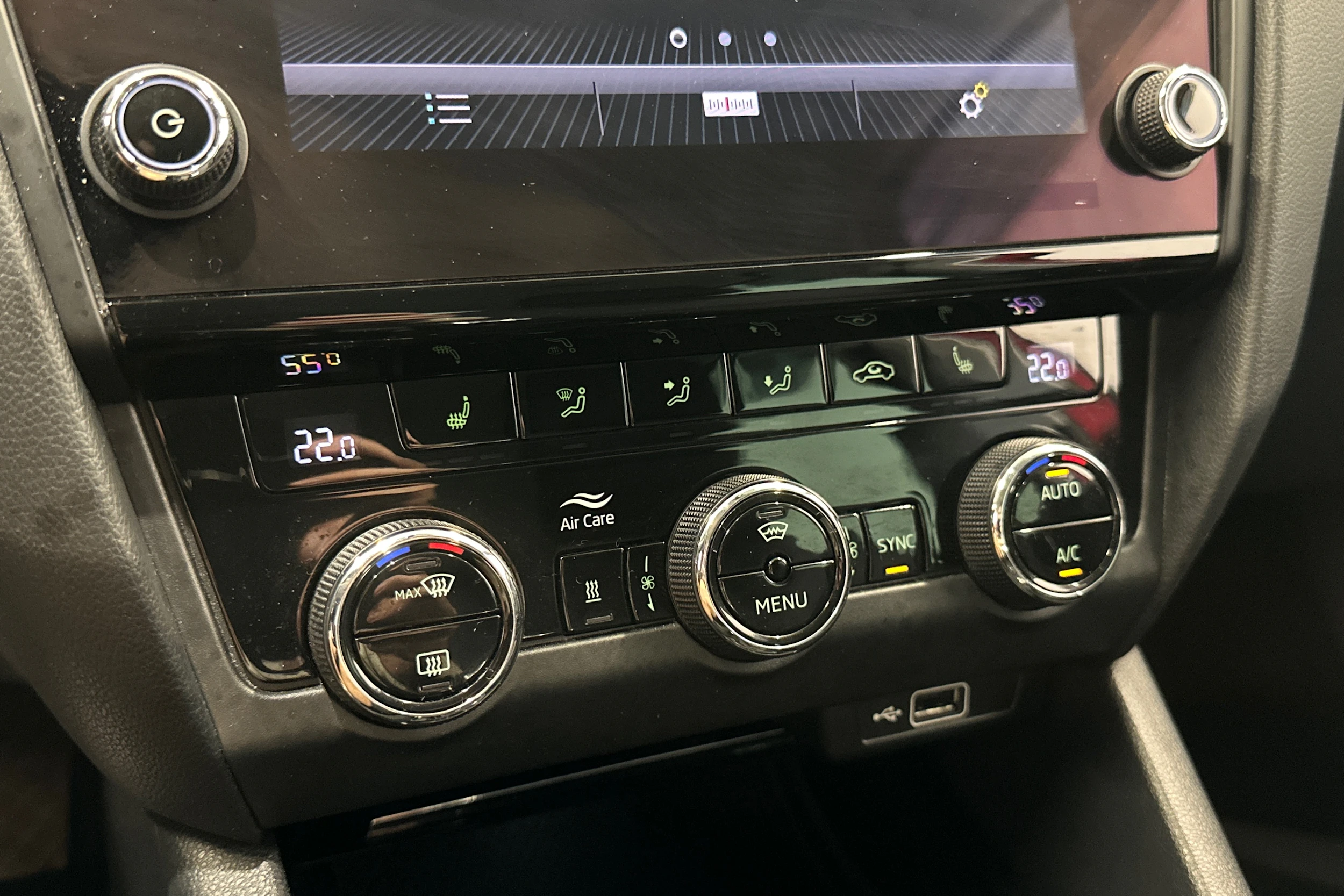 punainen Skoda Octavia 2019 kuva 16.