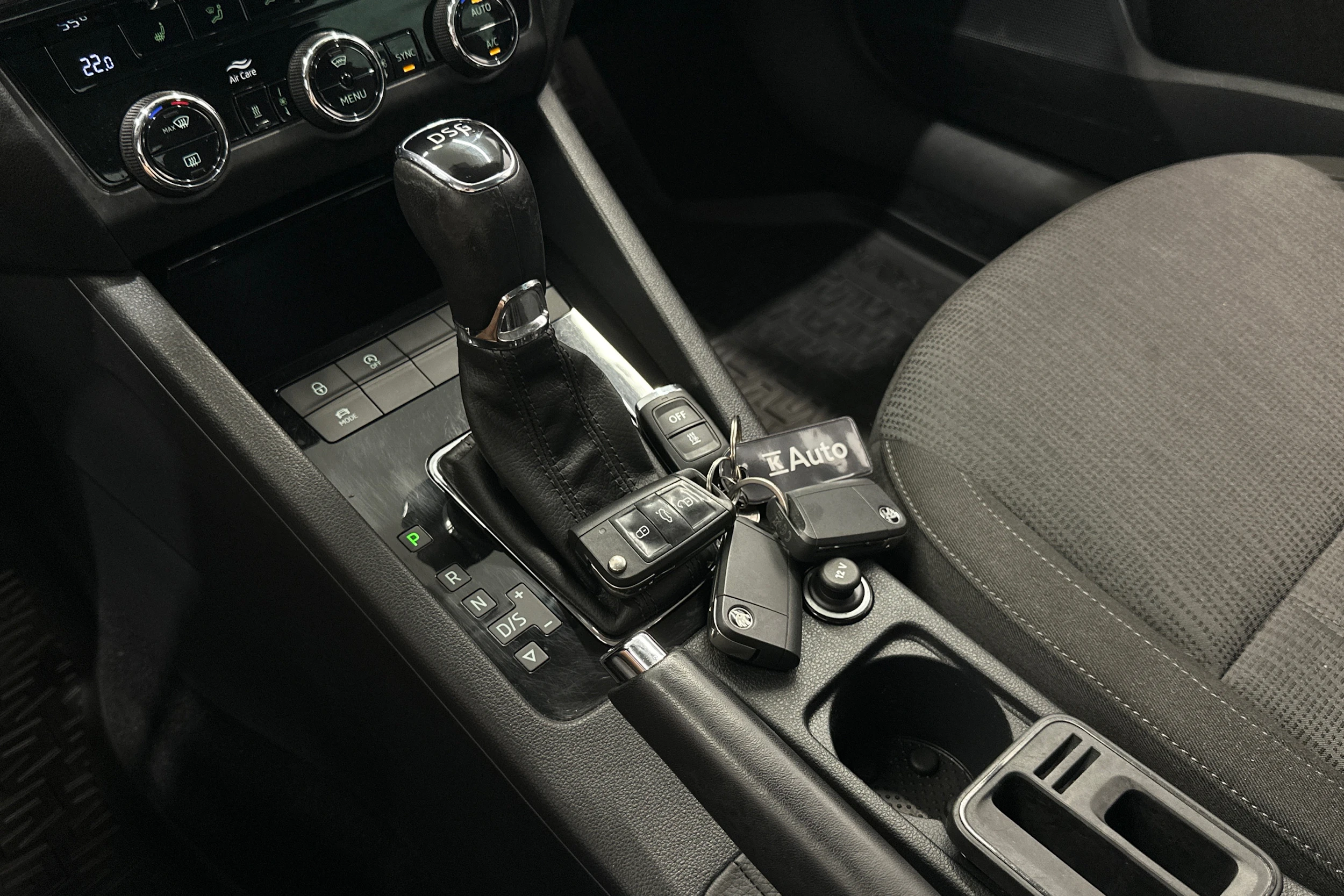punainen Skoda Octavia 2019 kuva 17.