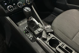 punainen Skoda Octavia 2019 kuva 17.