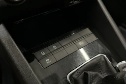 punainen Skoda Octavia 2019 kuva 18.