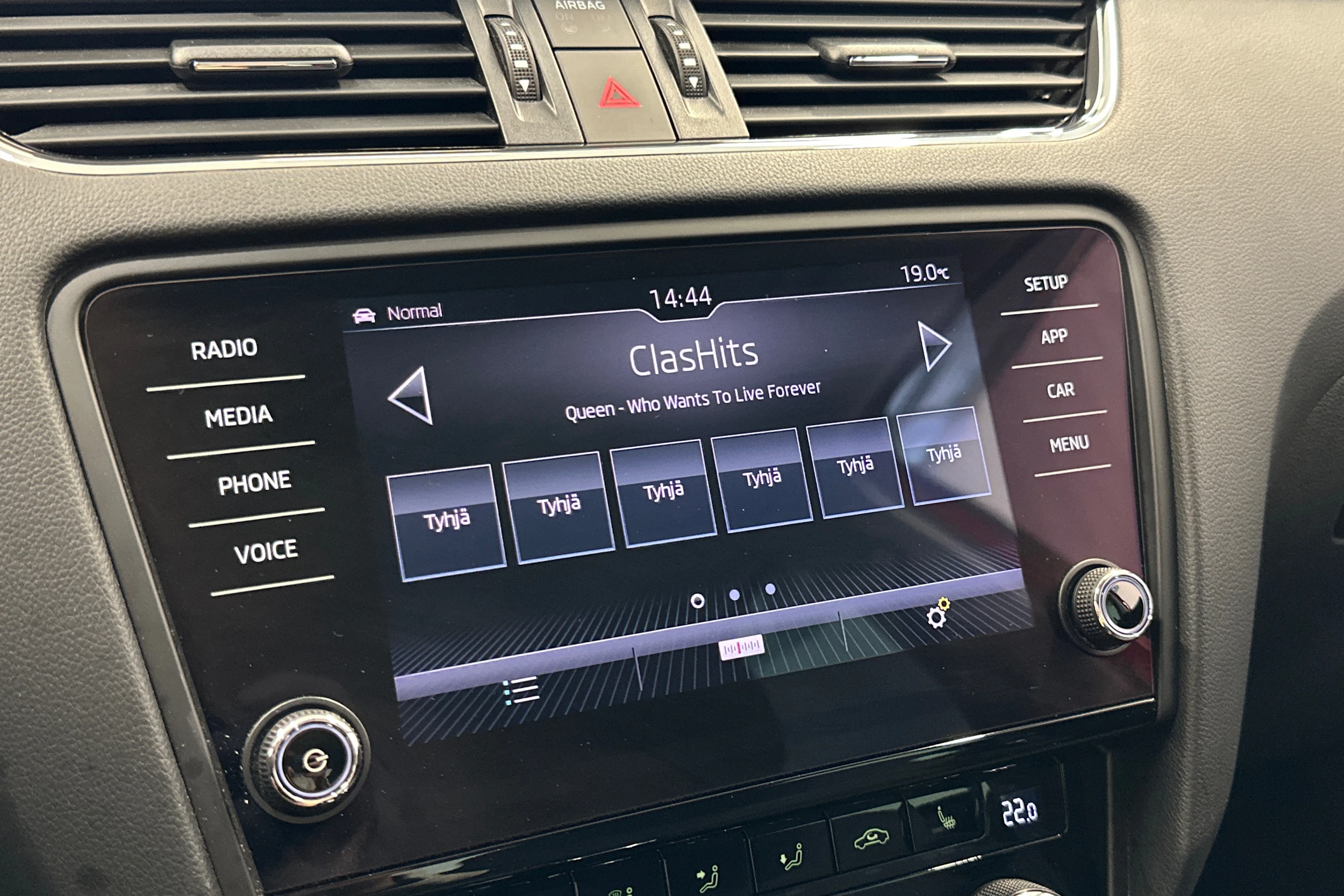 punainen Skoda Octavia 2019 kuva 19.