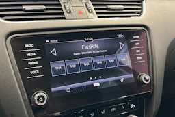 punainen Skoda Octavia 2019 kuva 19.