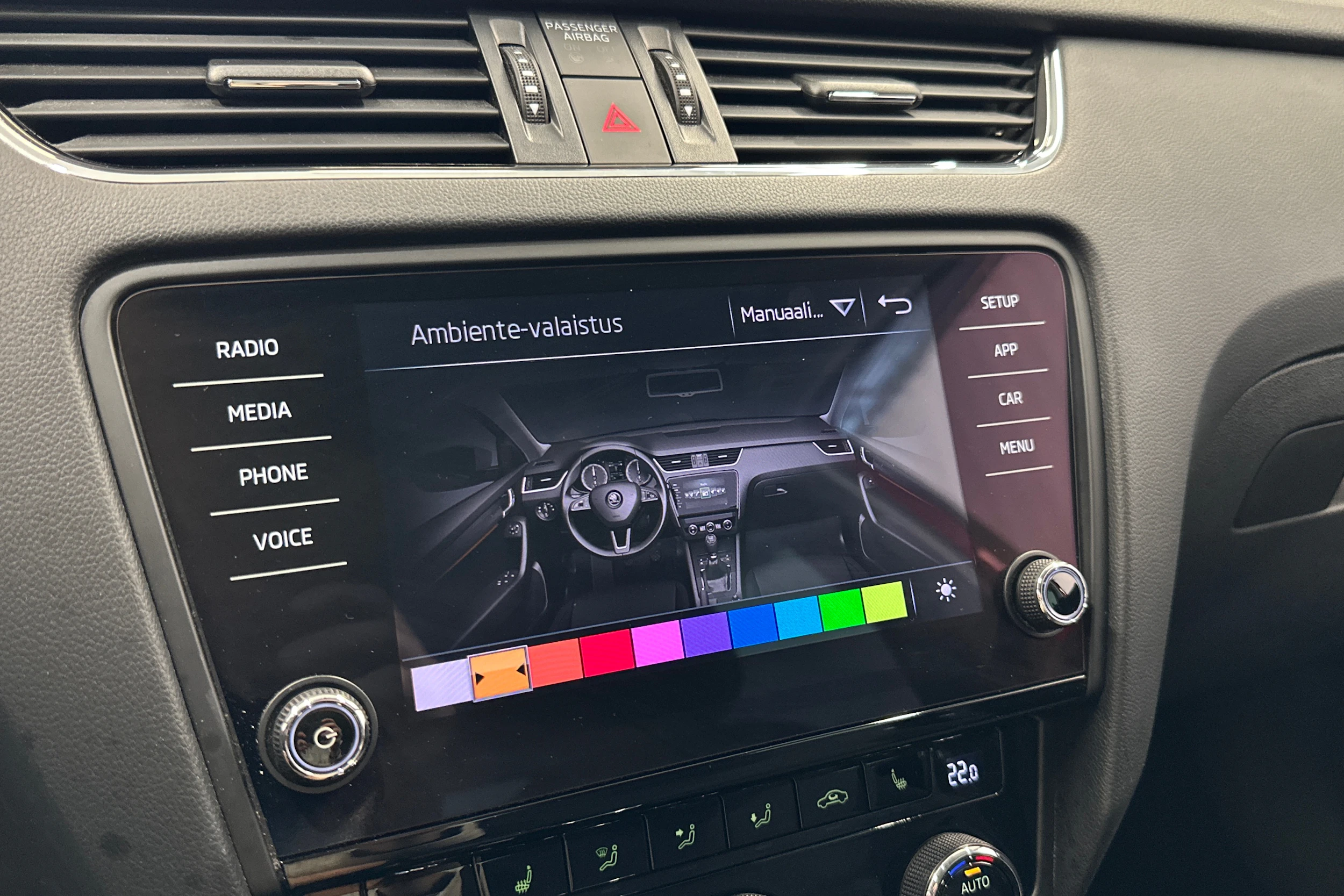 punainen Skoda Octavia 2019 kuva 20.