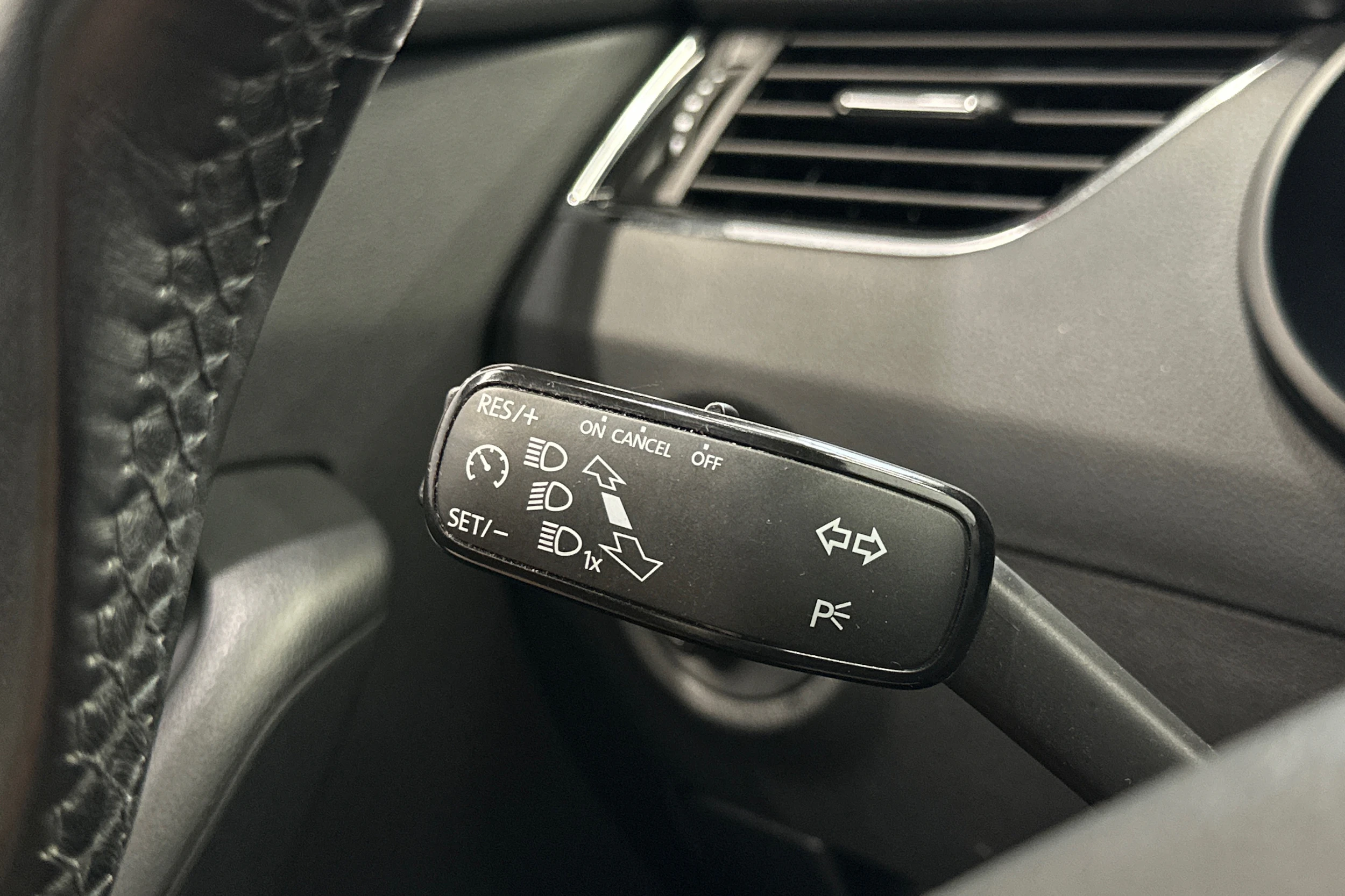 punainen Skoda Octavia 2019 kuva 21.