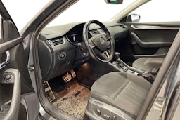 harmaa Skoda Octavia 2019 kuva 3.