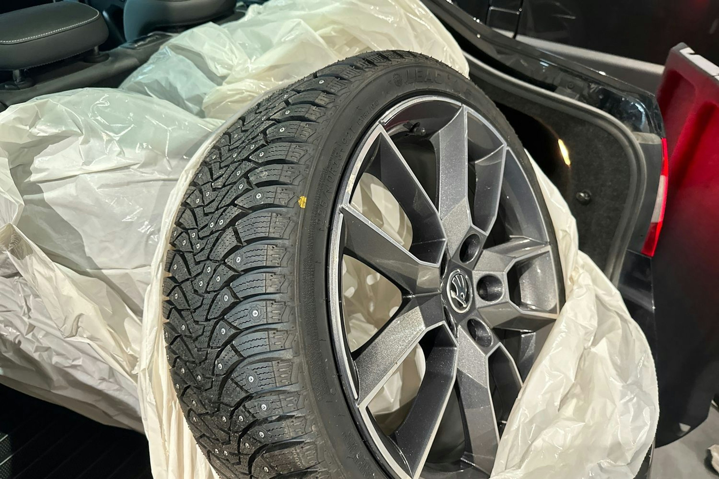 musta Skoda Octavia 2019 kuva 13.