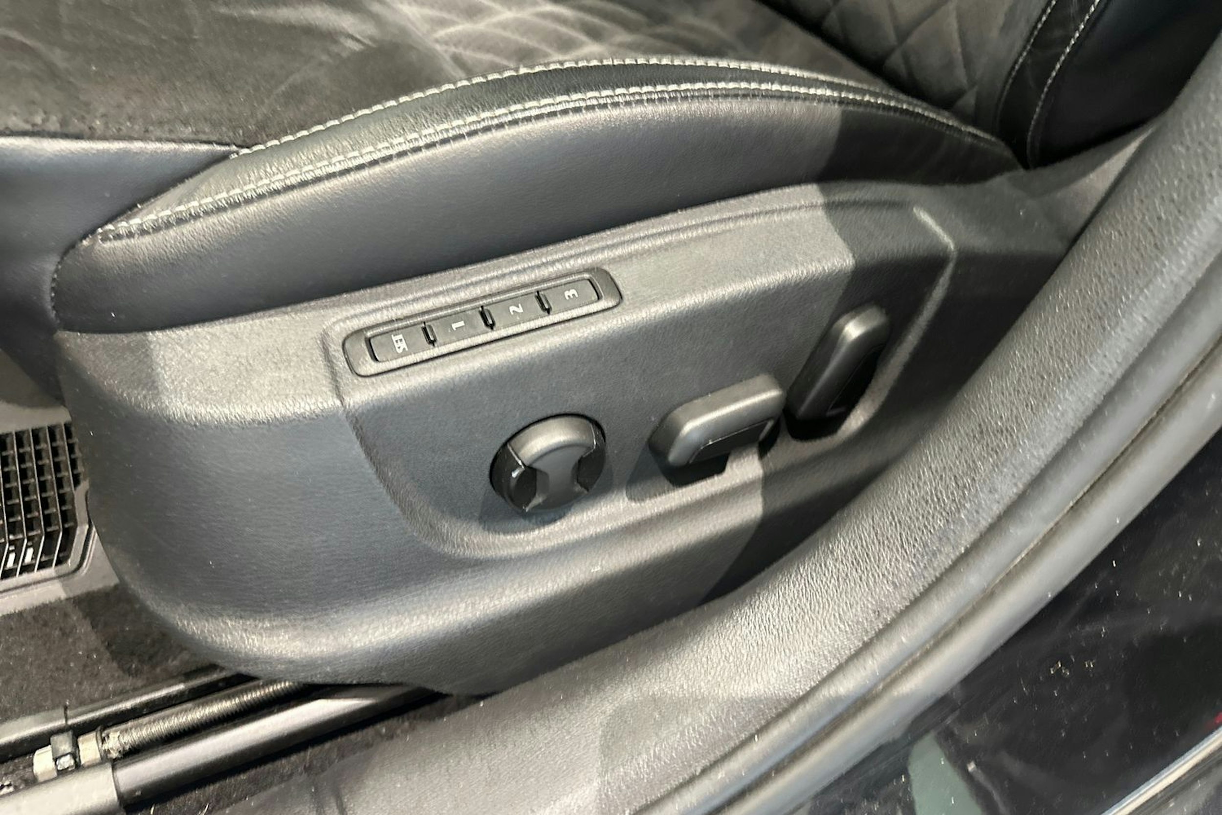musta Skoda Octavia 2019 kuva 15.