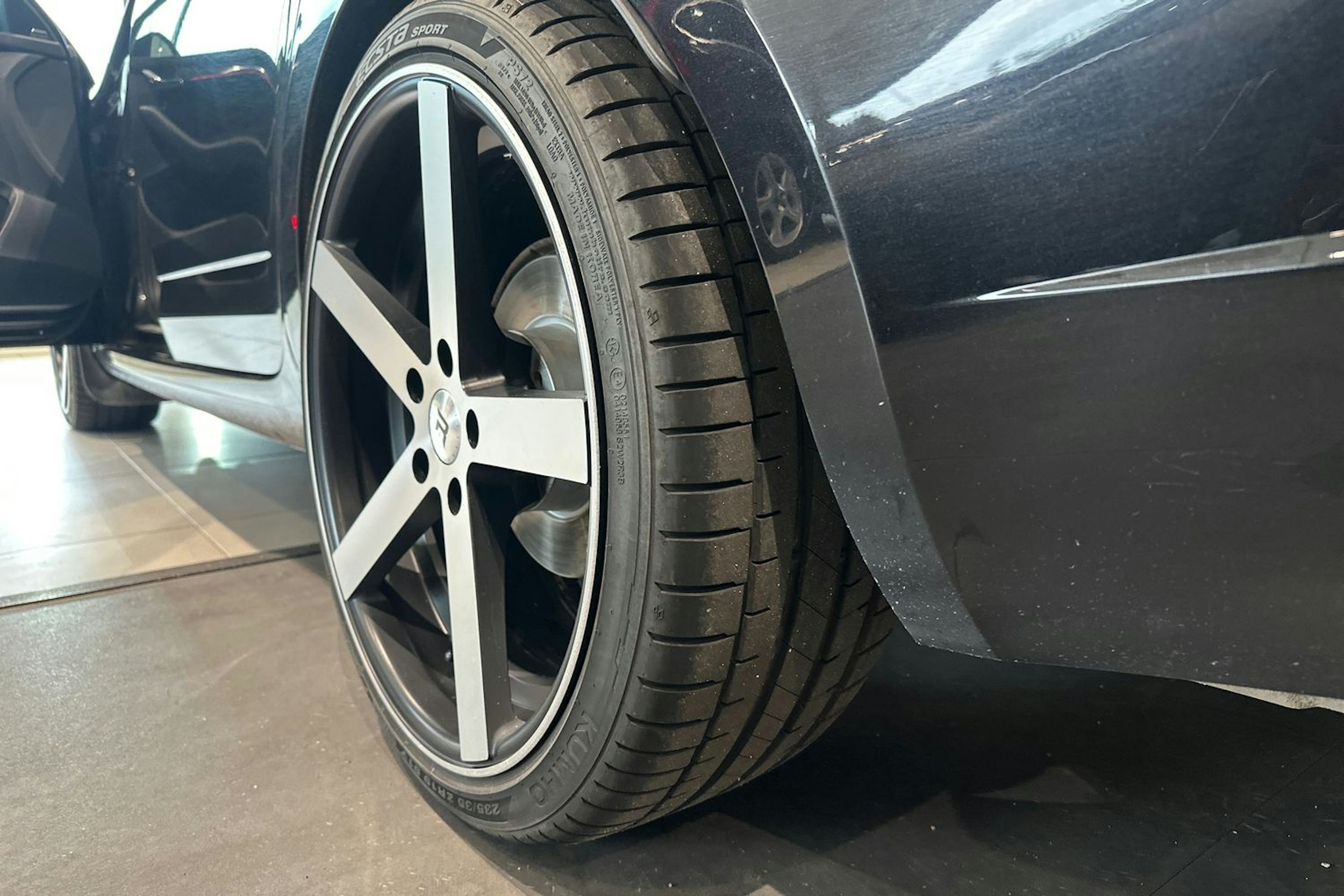 musta Skoda Octavia 2019 kuva 23.