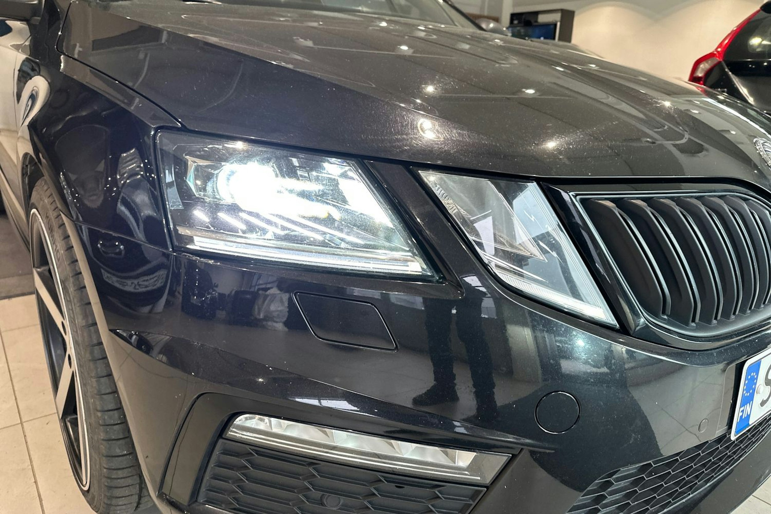 musta Skoda Octavia 2019 kuva 26.
